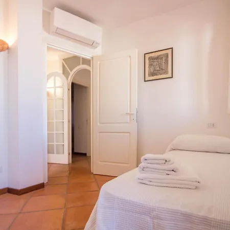 Guesthost - Porto Cervo Square Apt W Parking פורטו צ'רבו